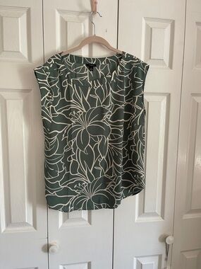 Ann Taylor Green Floral Sleeveless Blouse - Classic Women's Top